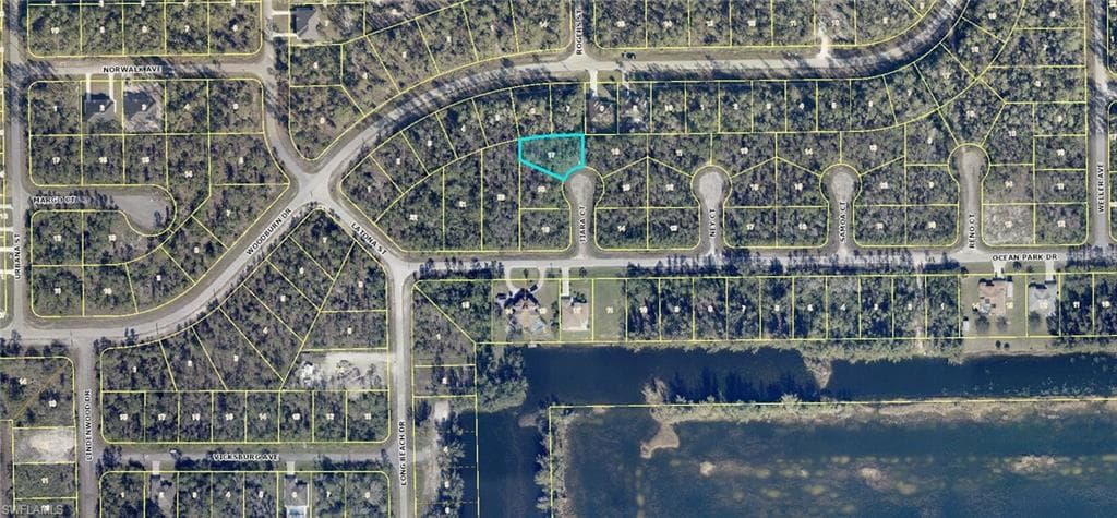 1905 Tiara CT LEHIGH ACRES, FL 33972
