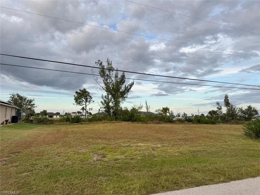 405 19th TER CAPE CORAL, FL 33993