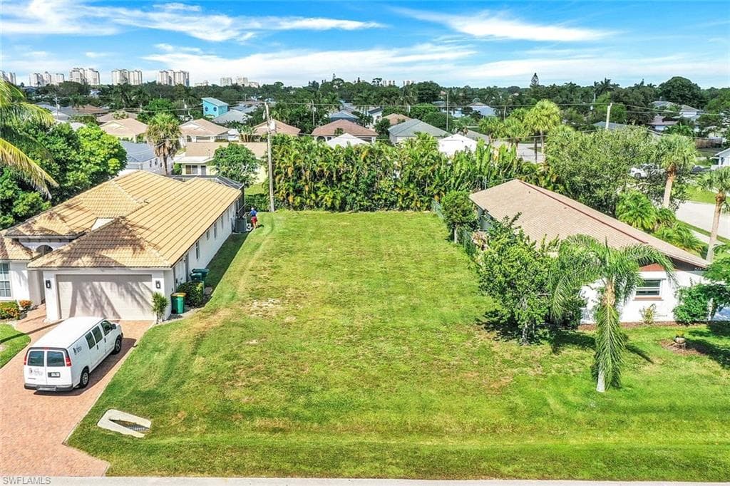 591 97th AVE N NAPLES, FL 34108