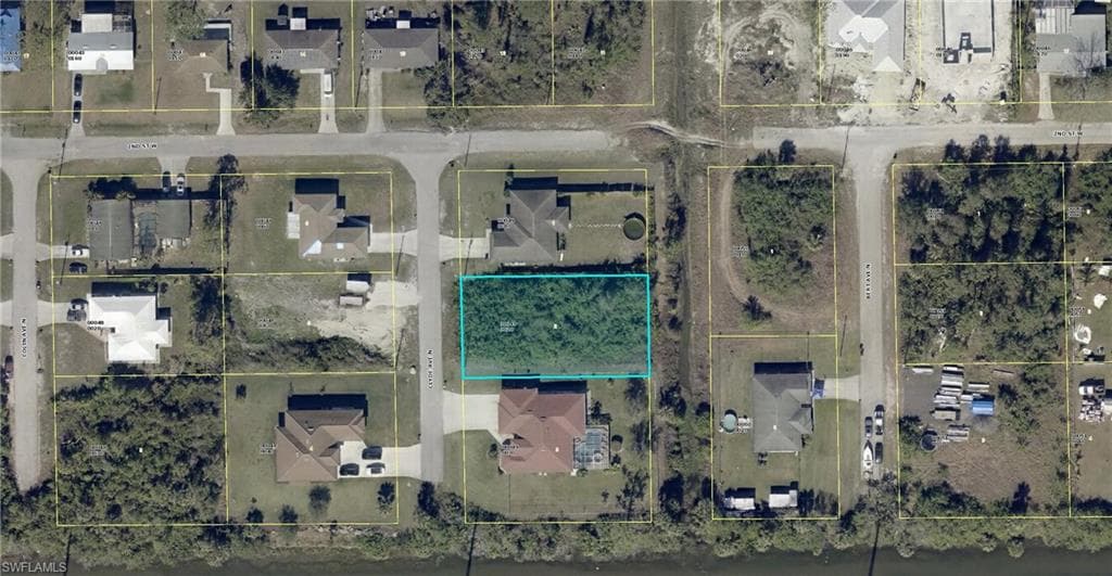 102 Clyde AVE N LEHIGH ACRES, FL 33971