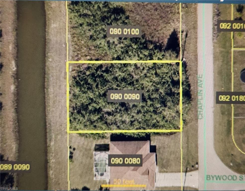 915 Chaplin AVE LEHIGH ACRES, FL 33971