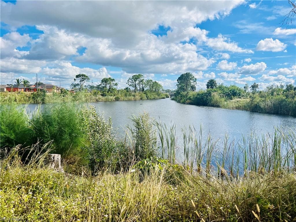 826 NE 39th ST CAPE CORAL, FL 33909