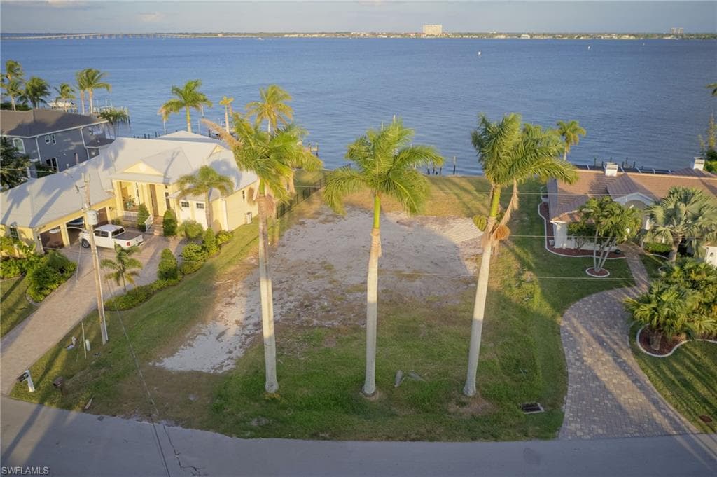 5639 Riverside DR CAPE CORAL, FL 33904