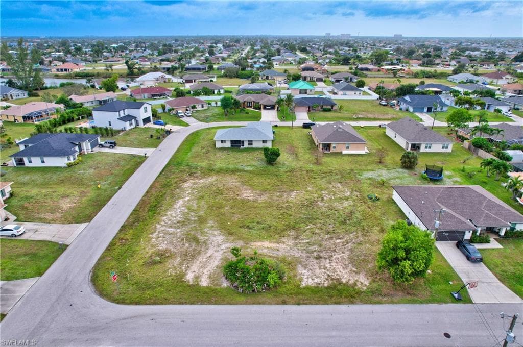 516 SW 30th TER CAPE CORAL, FL 33914