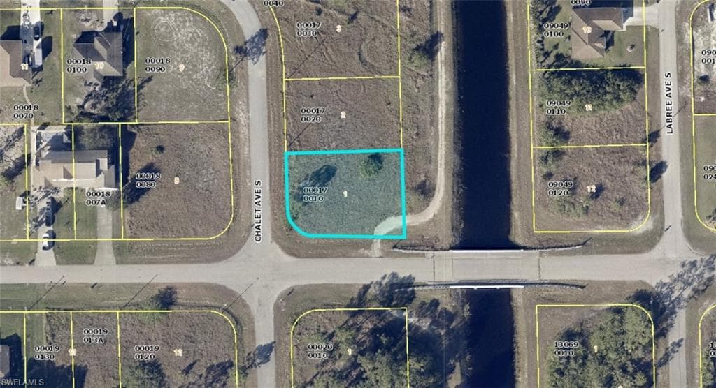 399 Chalet AVE S LEHIGH ACRES, FL 33974