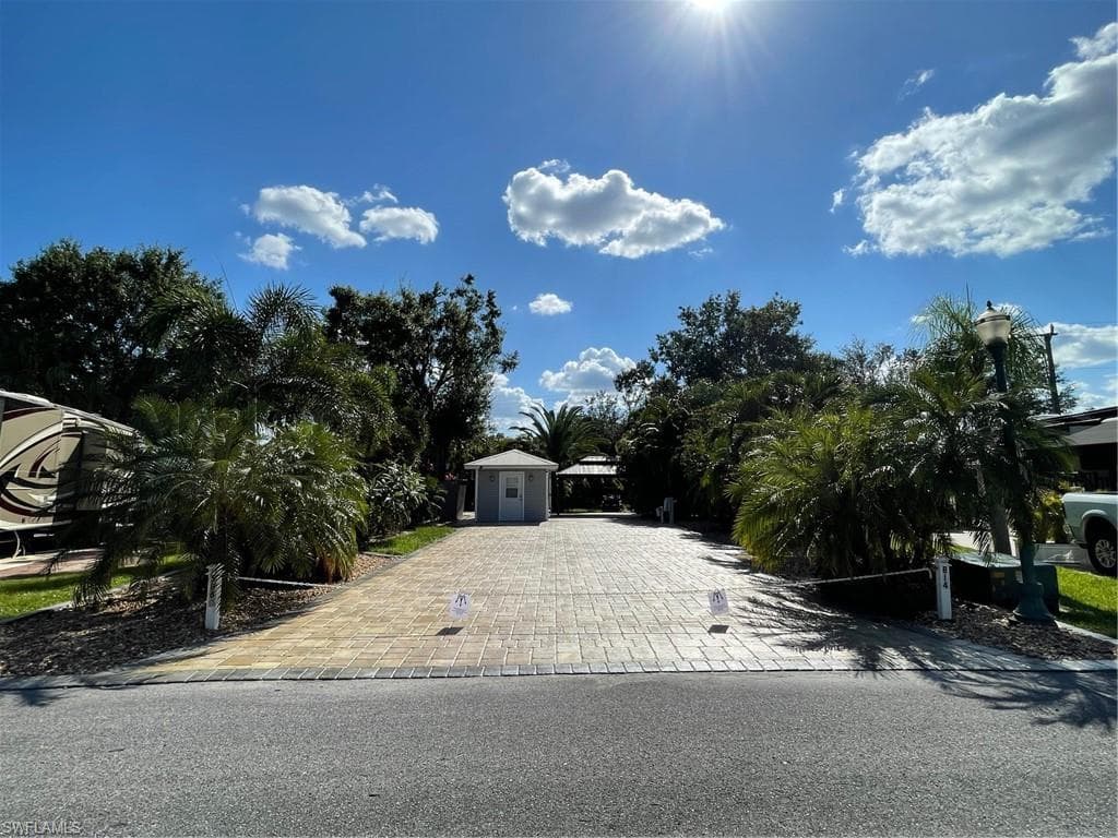 5860 Maplewood CT FORT MYERS, FL 33905