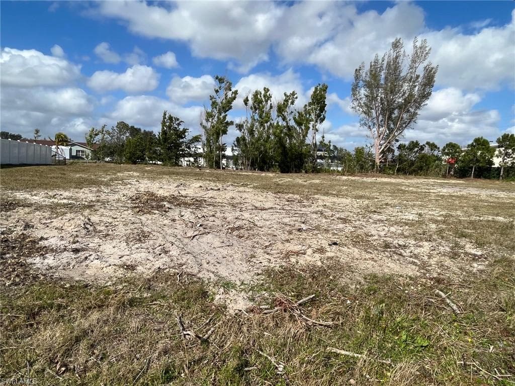 17 SW 21st ST CAPE CORAL, FL 33991