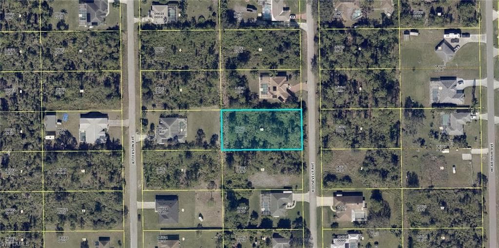 913 Roosevelt AVE LEHIGH ACRES, FL 33936