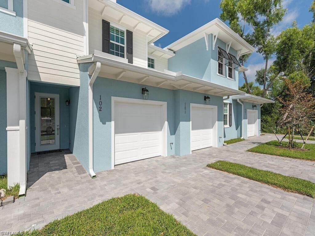 26300 Coco Cay CIR 102 BONITA SPRINGS, FL 34135