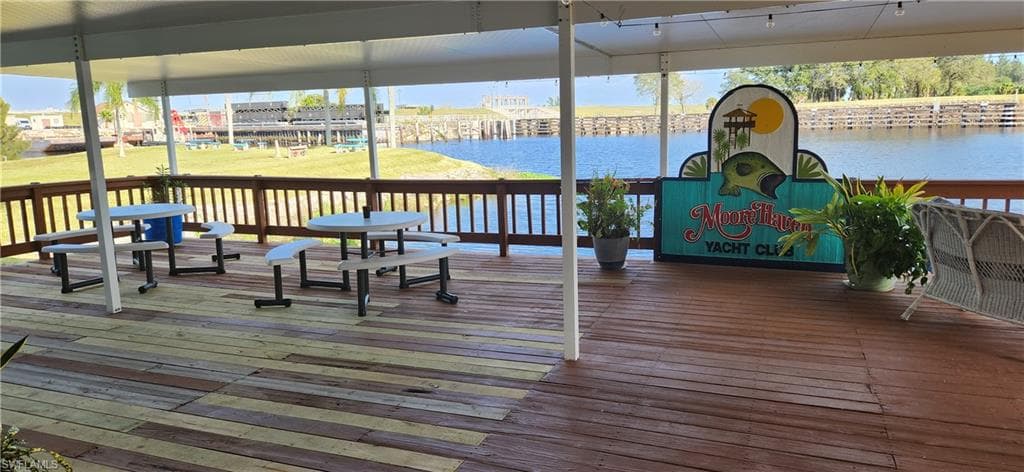 897 Yacht Club WAY NW MOORE HAVEN, FL 33471