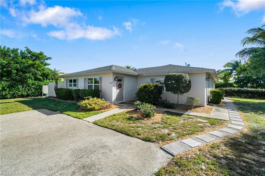 662 109th AVE N NAPLES, FL 34108