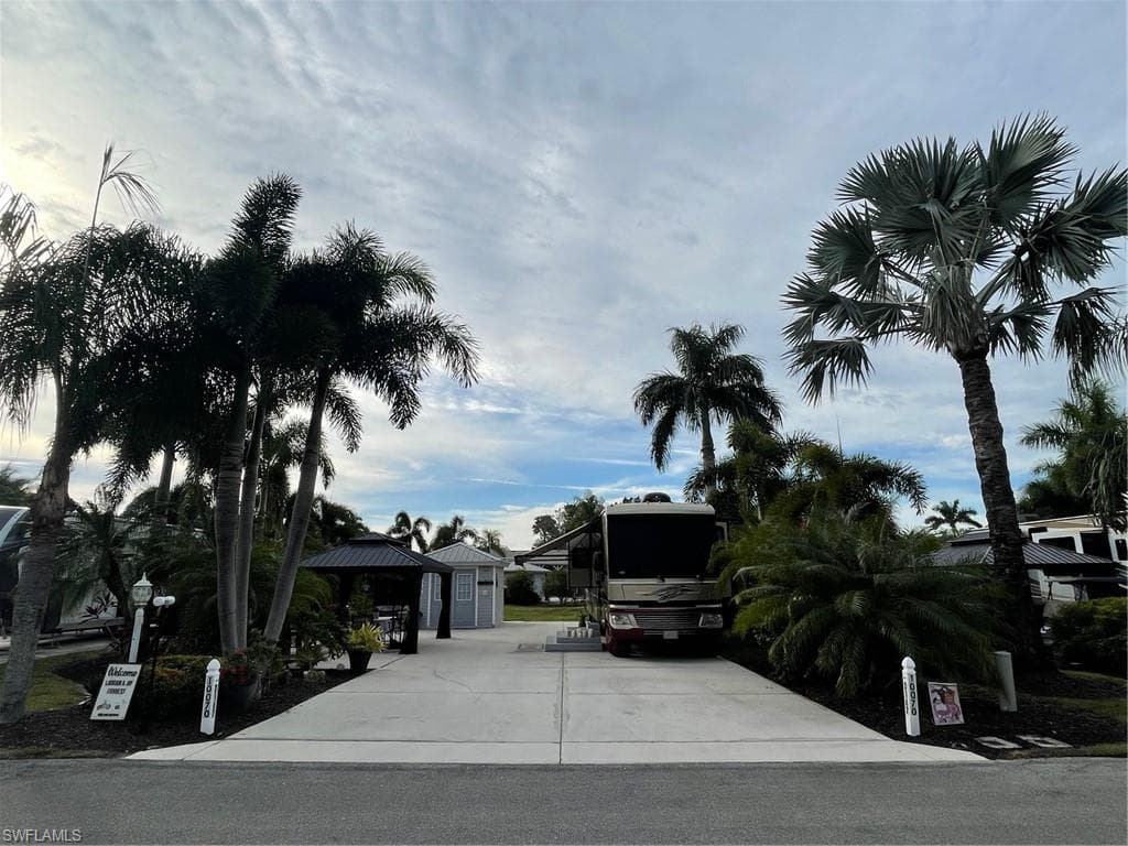 10070 STONEWOOD DR FORT MYERS, FL 33905
