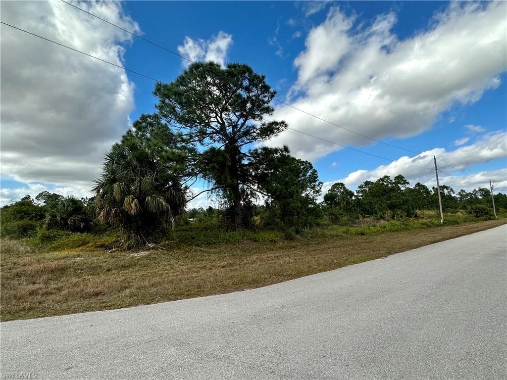 920 Larkwood AVE LEHIGH ACRES, FL 33974