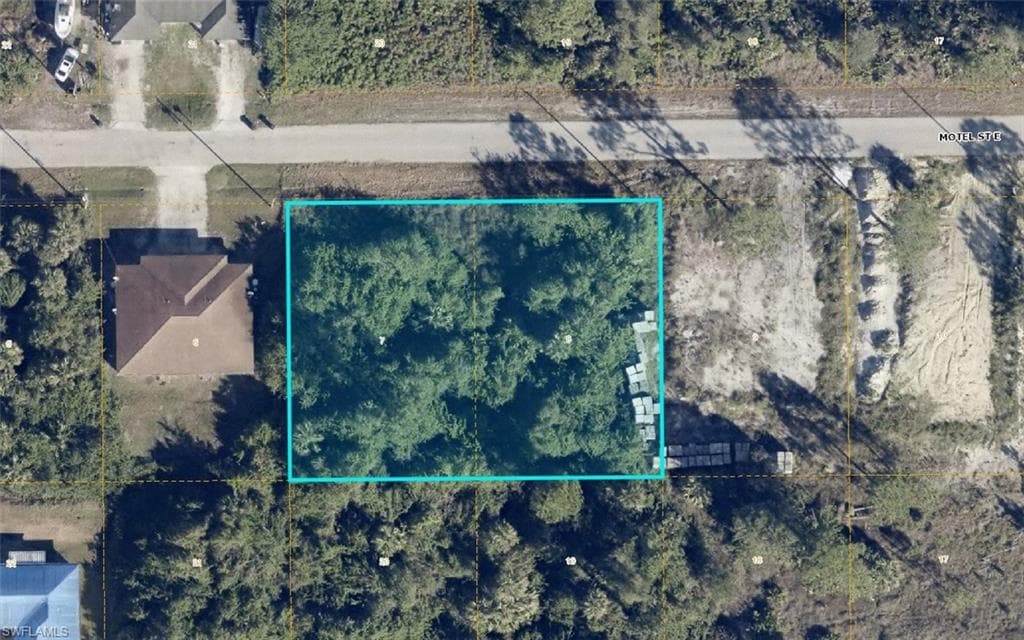 858-860 Motel ST E LEHIGH ACRES, FL 33974