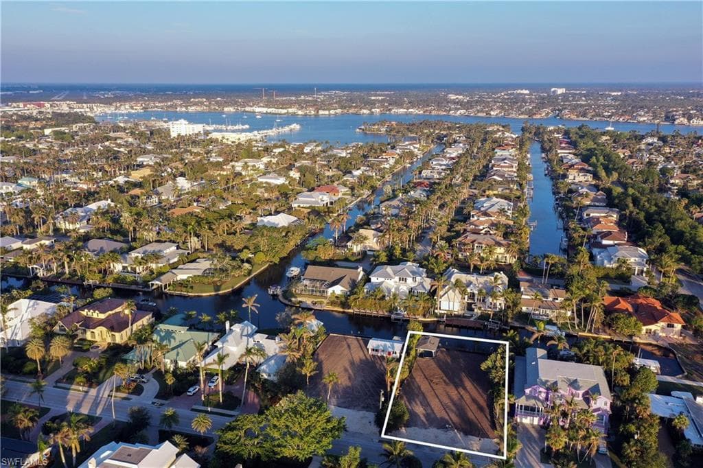 1725 3rd ST S NAPLES, FL 34102