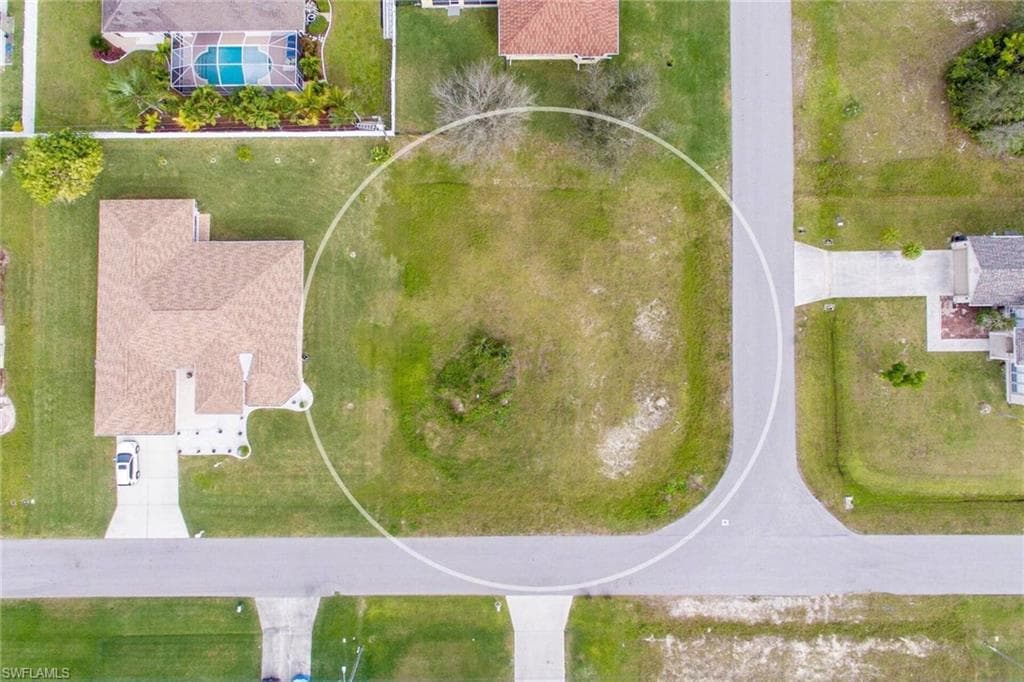 1215 SE 5th TER CAPE CORAL, FL 33990