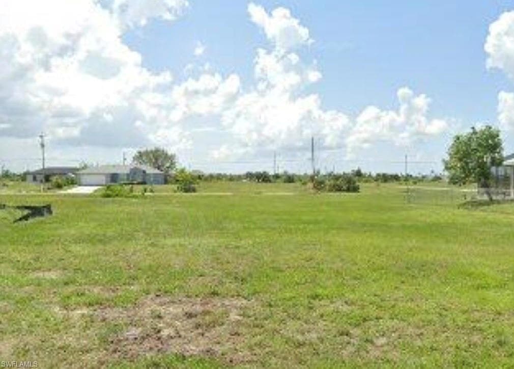 3922 NW 40th TER CAPE CORAL, FL 33993