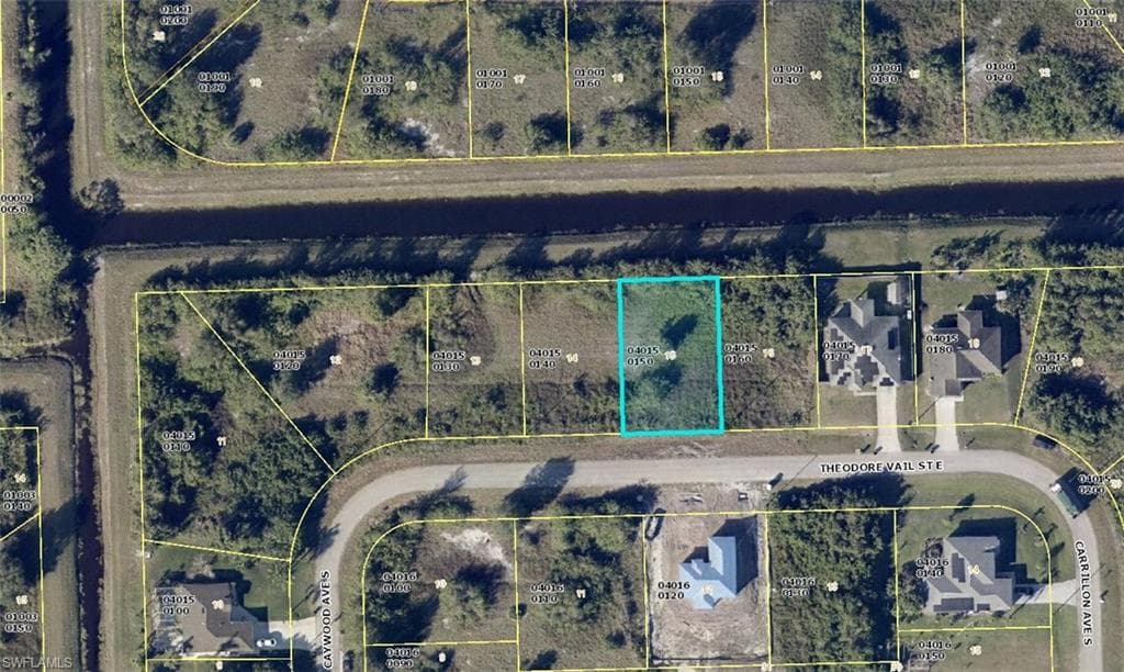 615 Theodore Vail ST E LEHIGH ACRES, FL 33974