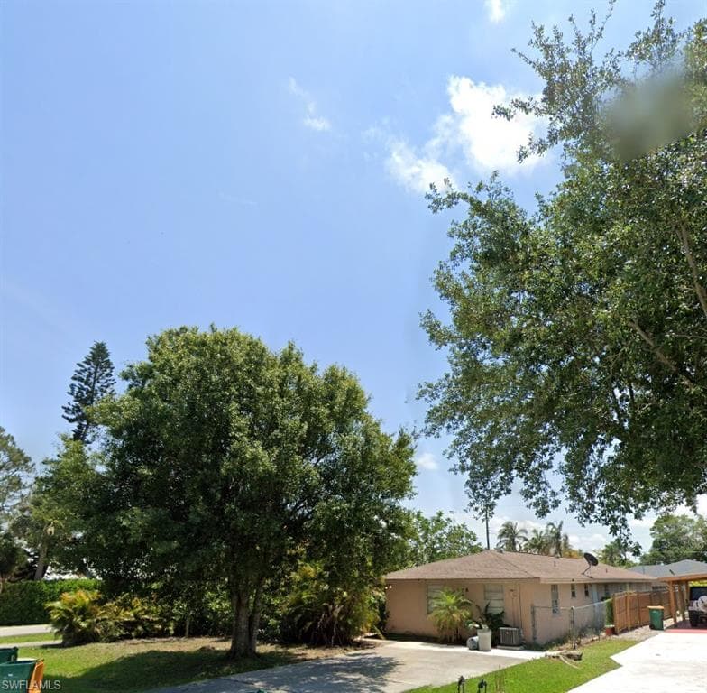 696 102nd AVE N NAPLES, FL 34108