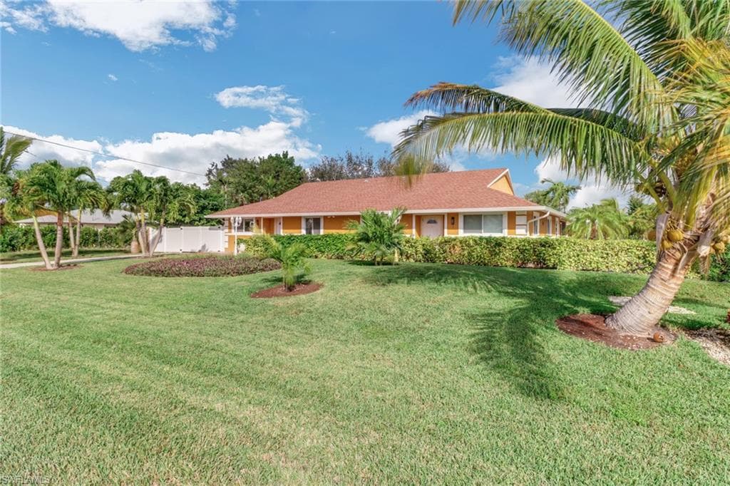 2243 Hunter BLVD 2 NAPLES, FL 34116