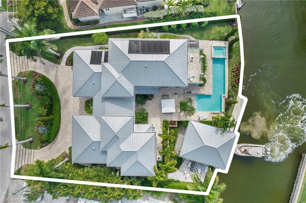 2290 Tarpon RD NAPLES, FL 34102