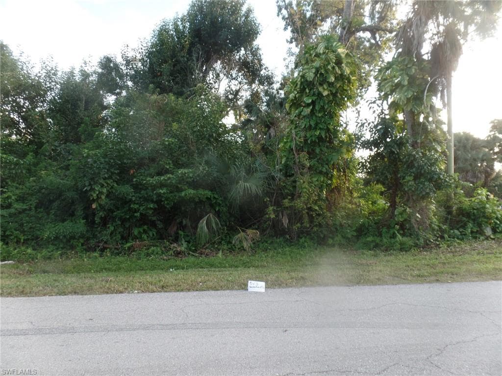 561 Sacramento ST NORTH FORT MYERS, FL 33903