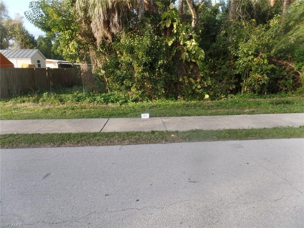 566 State ST NORTH FORT MYERS, FL 33903