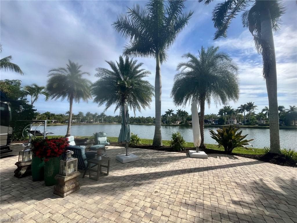 4860 Carriage CT NAPLES, FL 34114