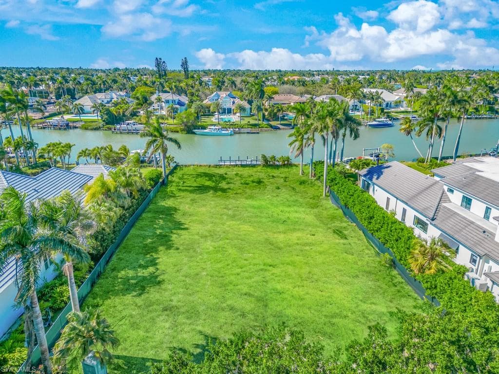 1230 GALLEON DR NAPLES, FL 34102