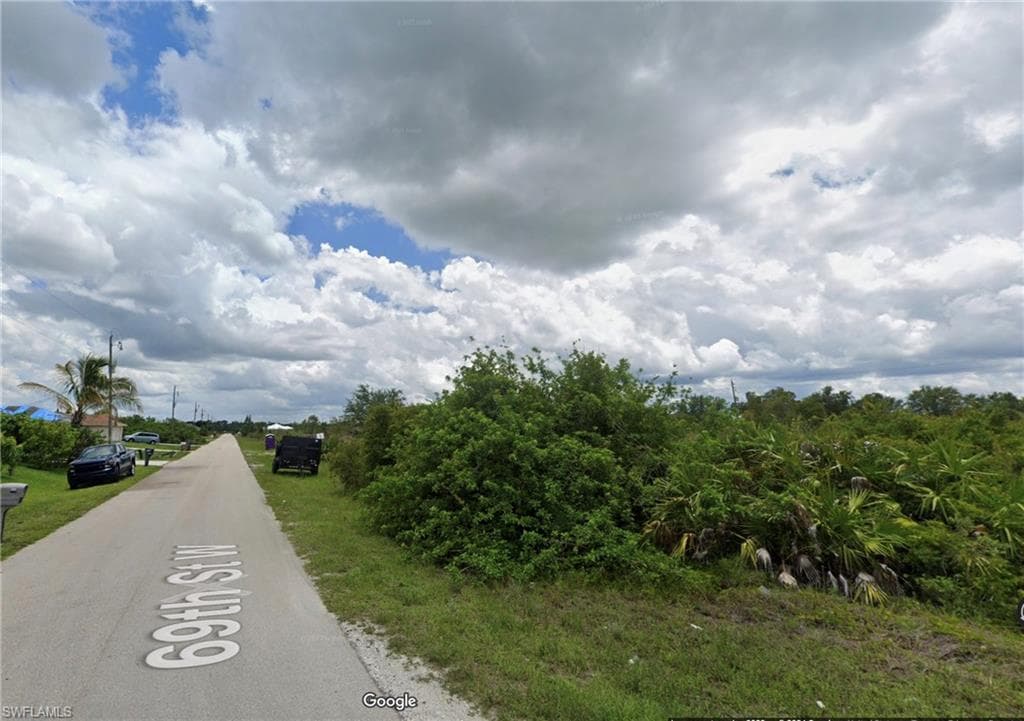 2719 69th ST W LEHIGH ACRES, FL 33971