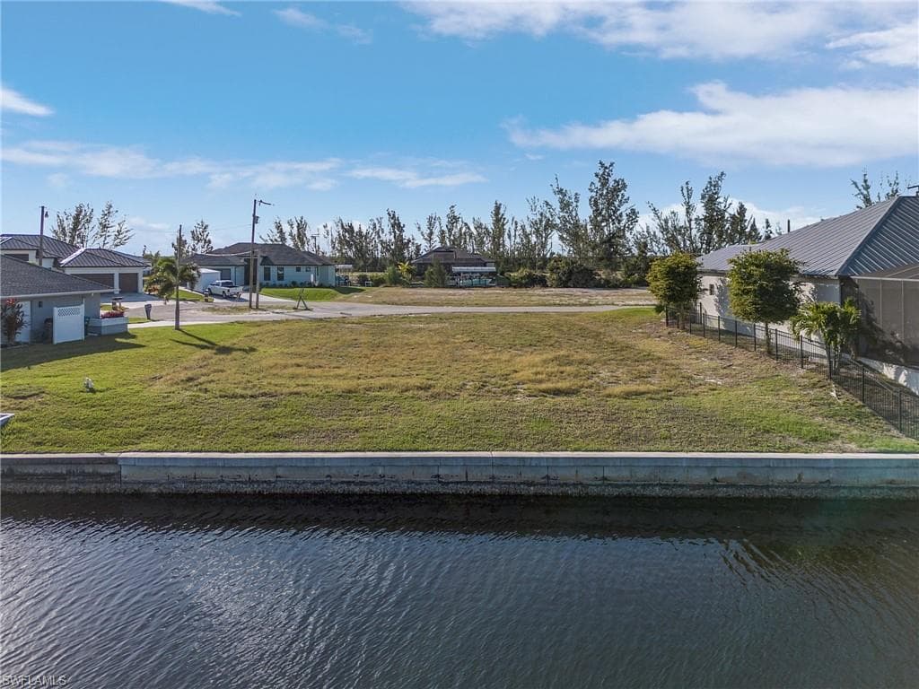 609 NW 39th AVE CAPE CORAL, FL 33993