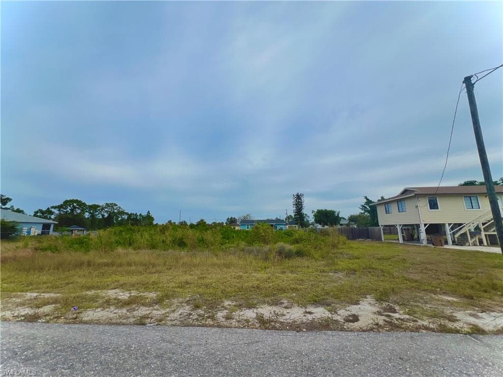 2906 18th ST SW LEHIGH ACRES, FL 33976