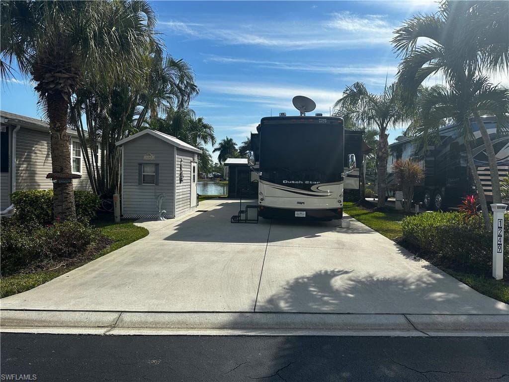 1249 Diamond Lake CIR NAPLES, FL 34114