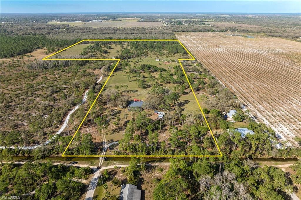 22930 Thompkins DR ALVA, FL 33920