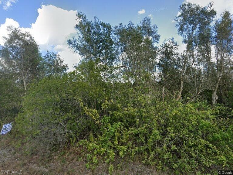 855 BURROWS AVE LEHIGH ACRES, FL 33974