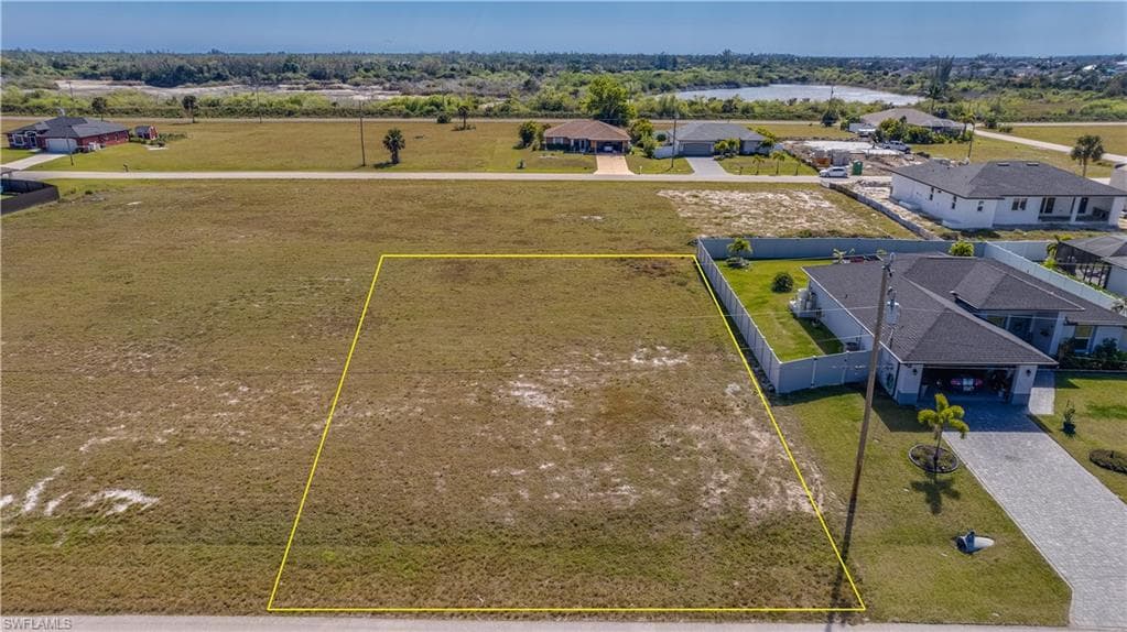 3914 NW 38th TER CAPE CORAL, FL 33993