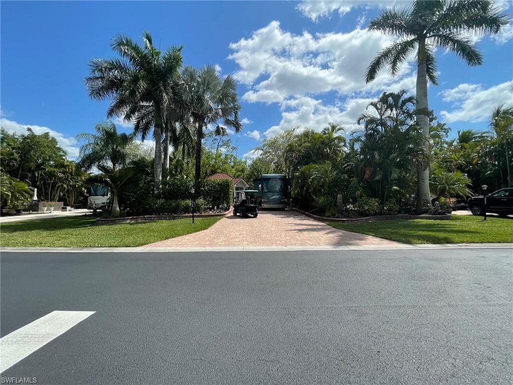 4960 Coach LN NAPLES, FL 34114