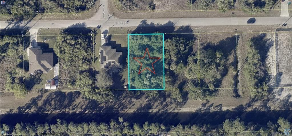 924 Lakeside DR LEHIGH ACRES, FL 33974