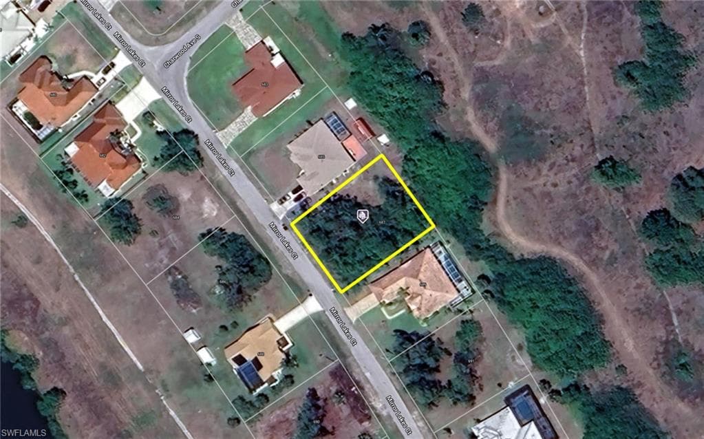 687 Mirror Lakes CT LEHIGH ACRES, FL 33974