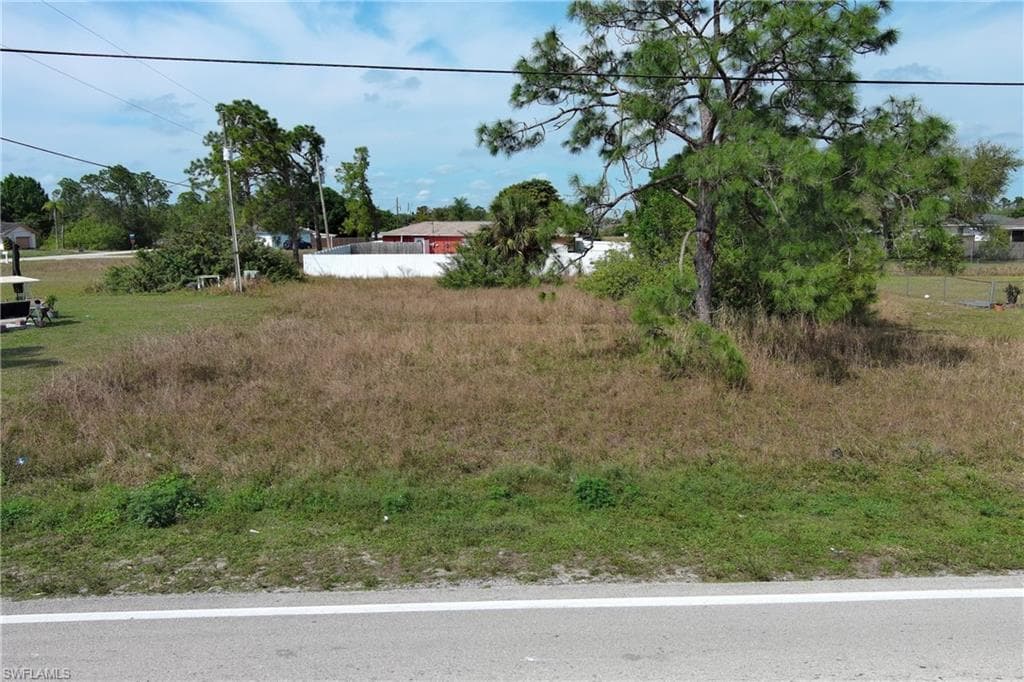 2253 E 10th ST LEHIGH ACRES, FL 33936