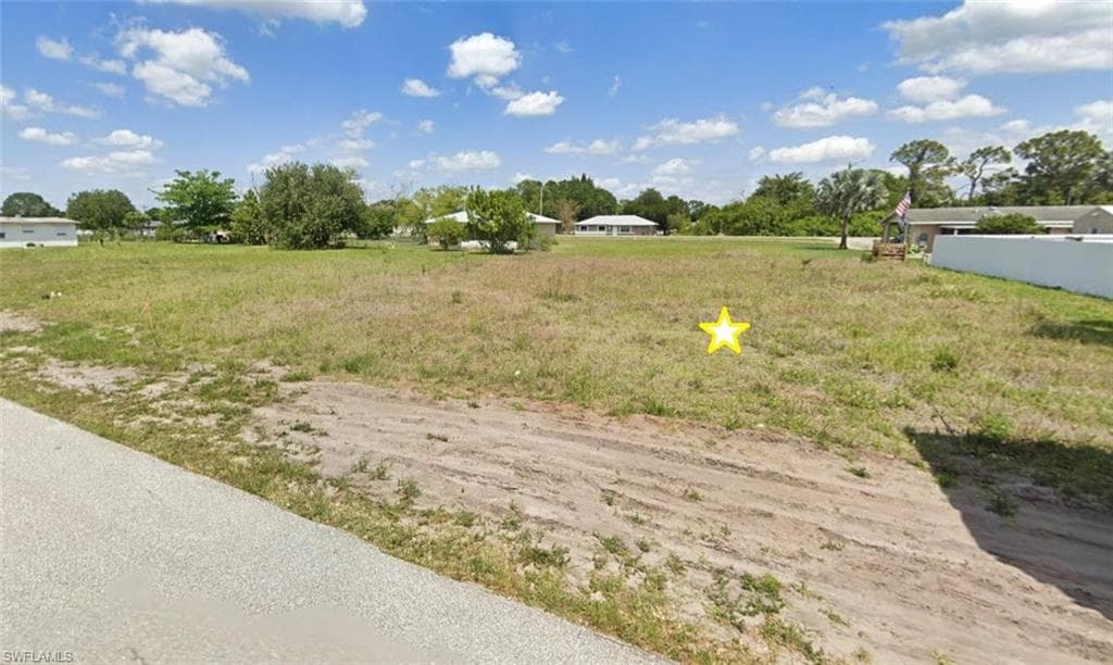 425 Canyon DR S LEHIGH ACRES, FL 33936