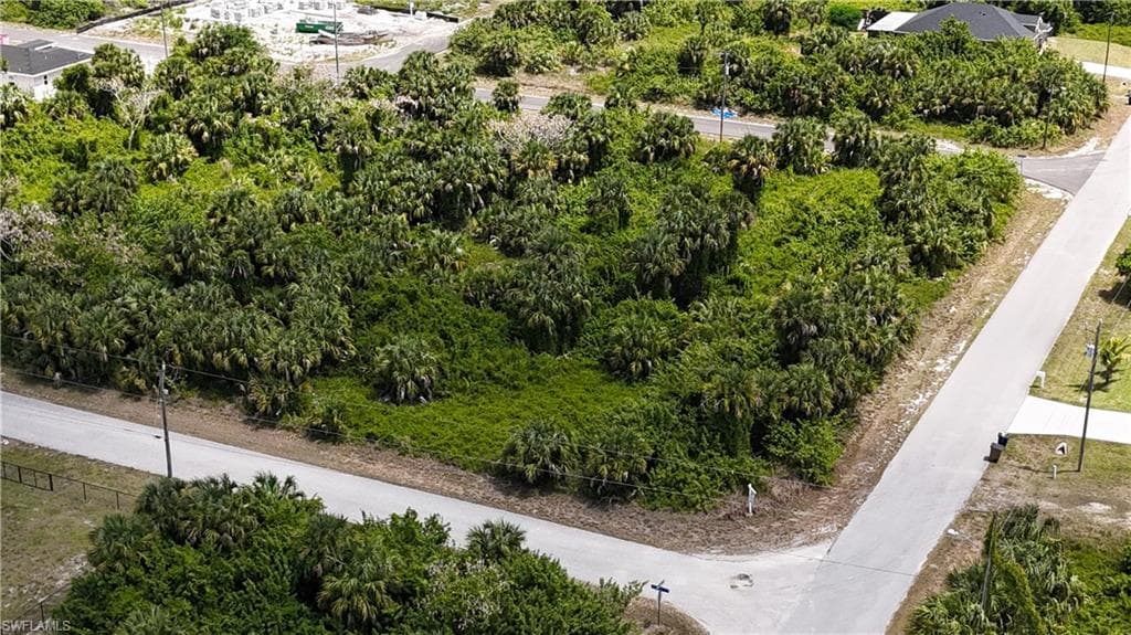 327 Lancelot AVE LEHIGH ACRES, FL 33974