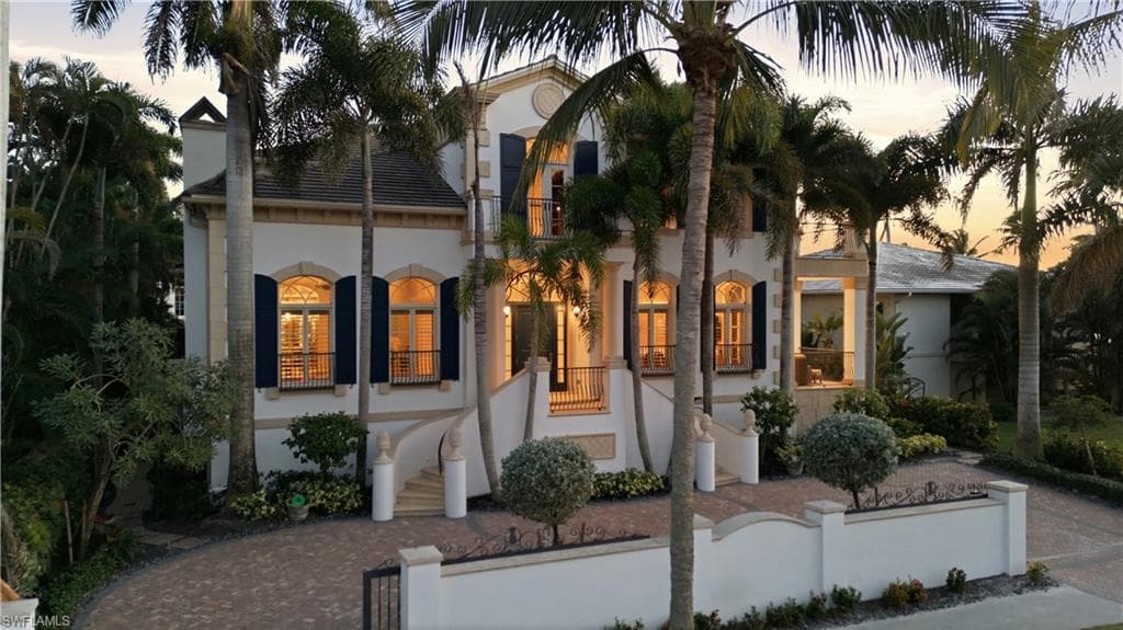 40 5th AVE S NAPLES, FL 34102