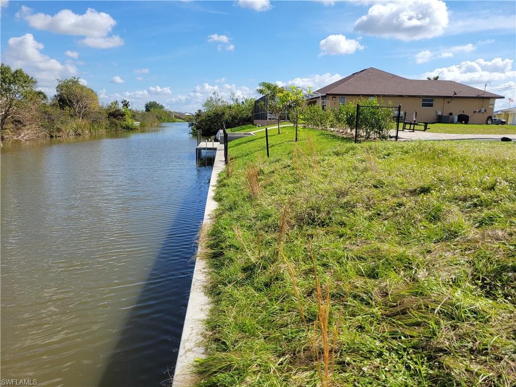 1423 SW 1st TER CAPE CORAL, FL 33991