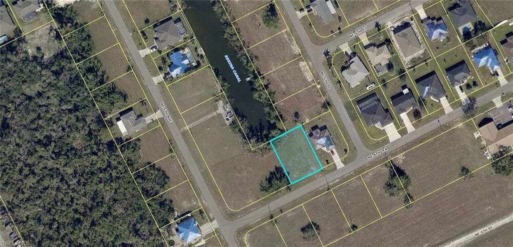 559 NE 4th TER CAPE CORAL, FL 33909
