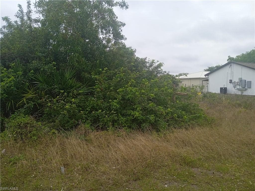 3305 23rd ST SW LEHIGH ACRES, FL 33976