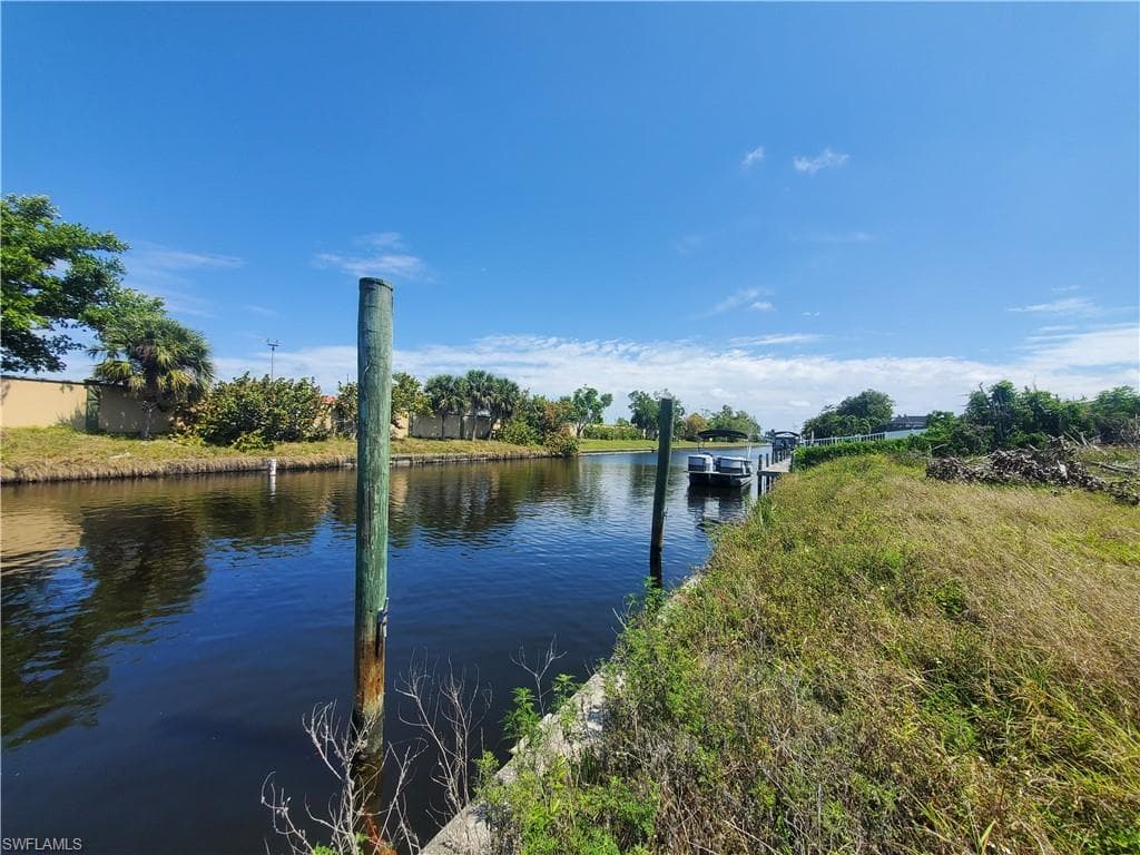 1717 SE 26th TER CAPE CORAL, FL 33904