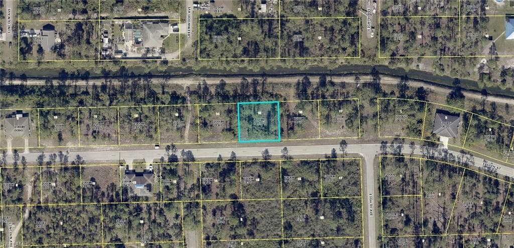 705 E 12th ST LEHIGH ACRES, FL 33972
