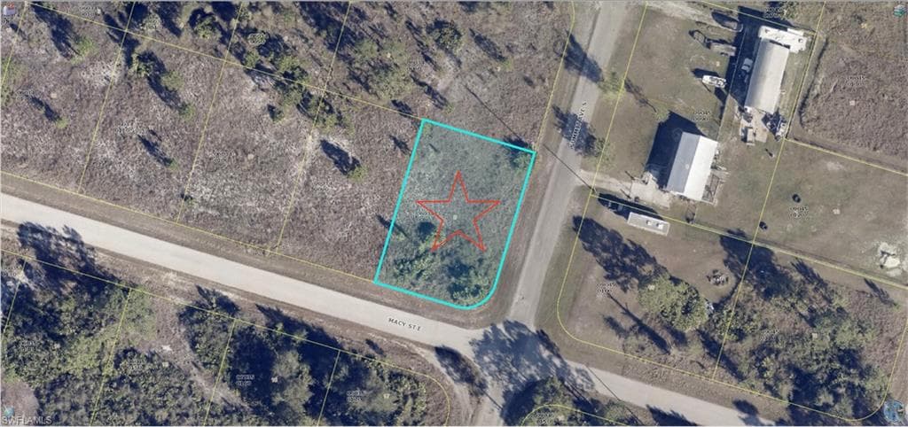 945 Macy ST E LEHIGH ACRES, FL 33974