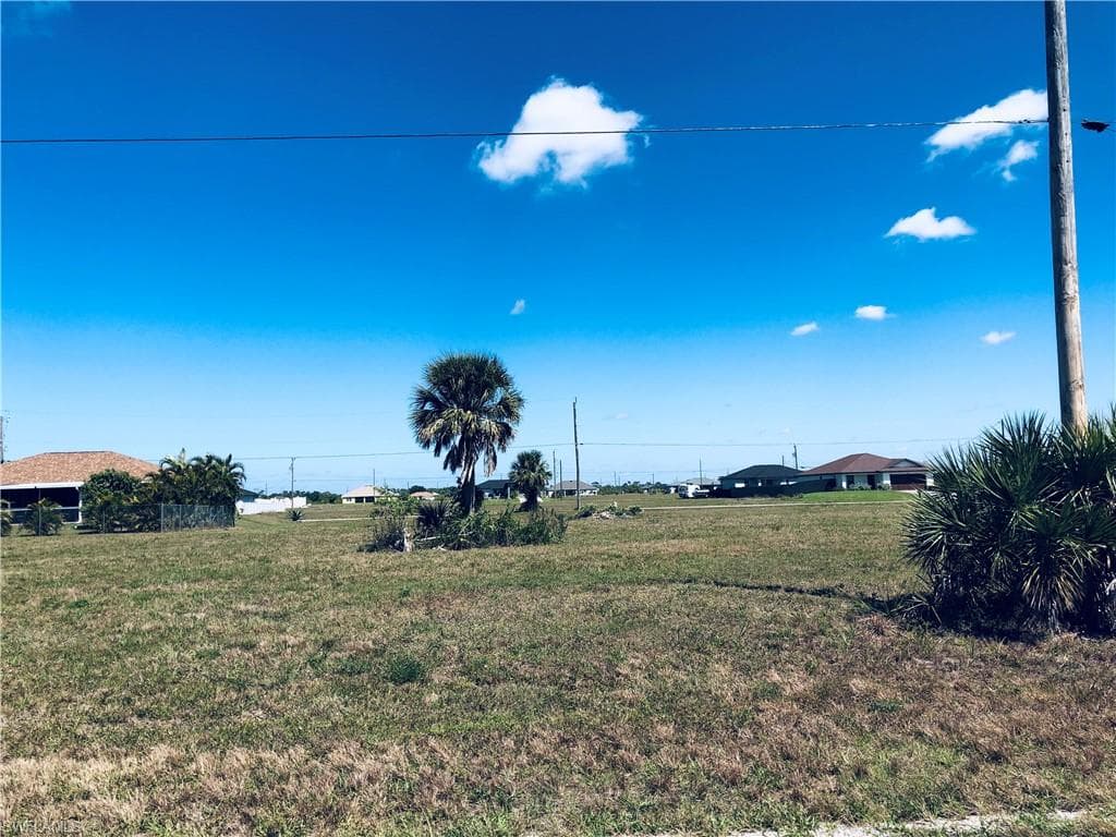 3913 Caloosa PKWY N CAPE CORAL, FL 33993